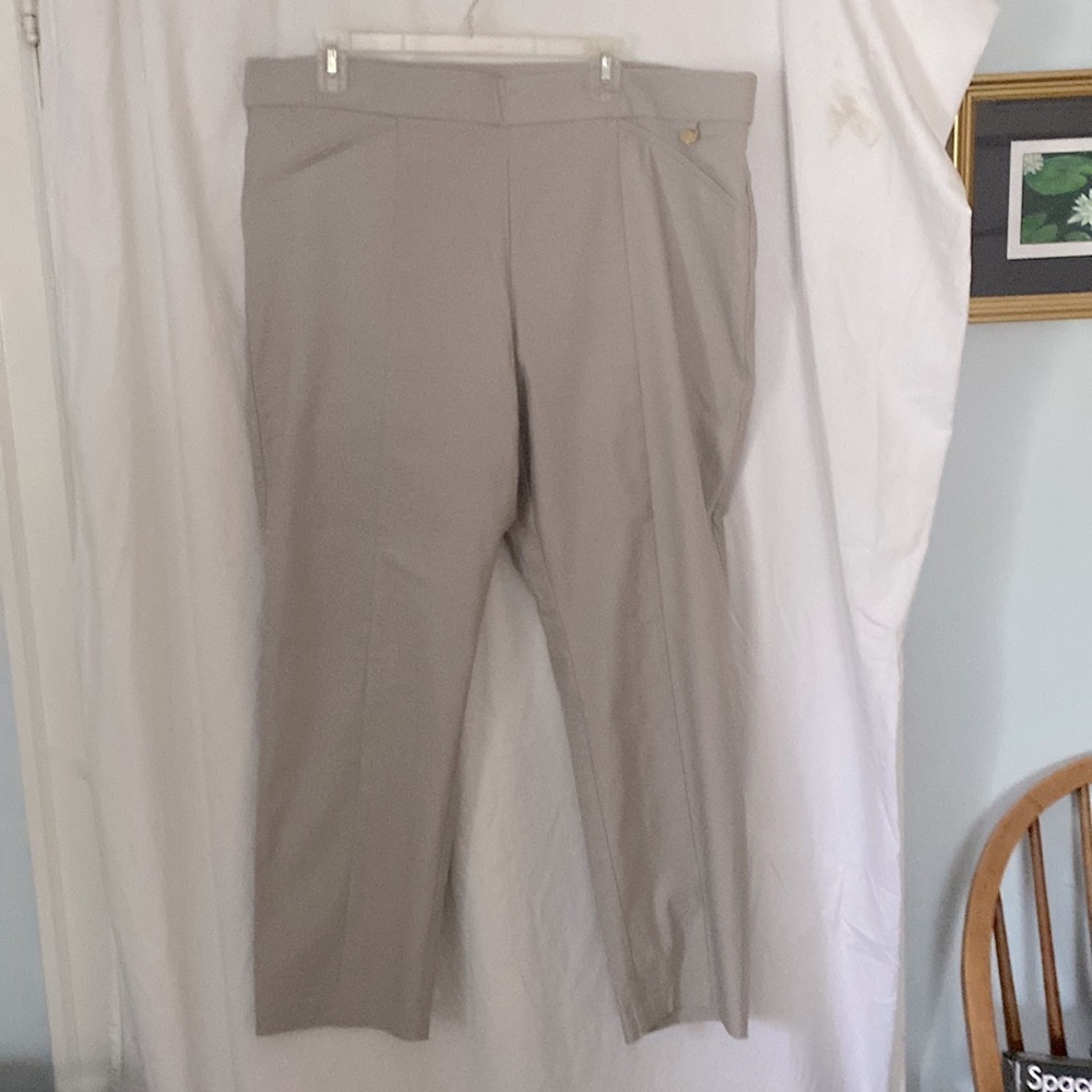 Ellen Tracy Cropped Summer Pants